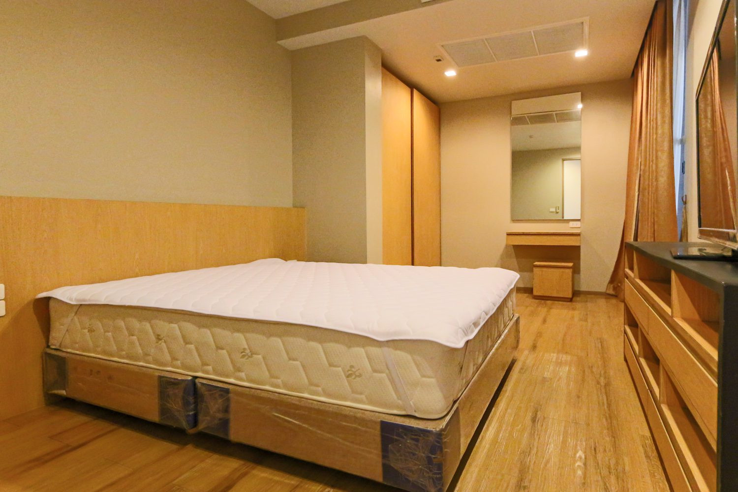 Bright & Light Three Bedroom Apartment for Rent in Asoke