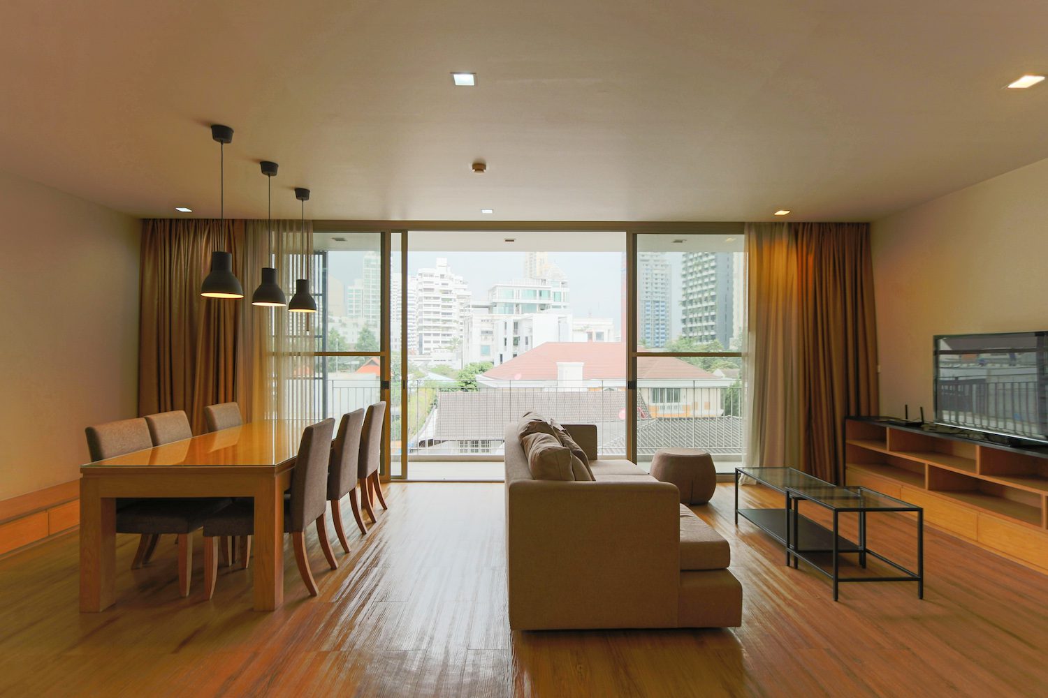 Bright & Light Three Bedroom Apartment for Rent in Asoke