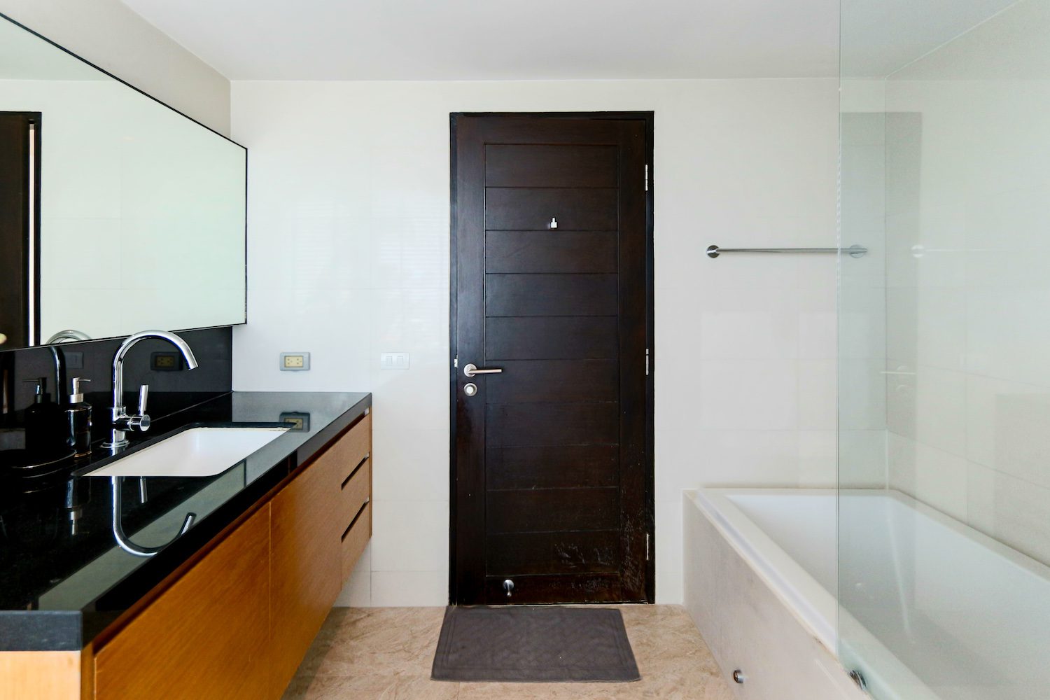 Cozy two bedroom condo for rent in Thong lor