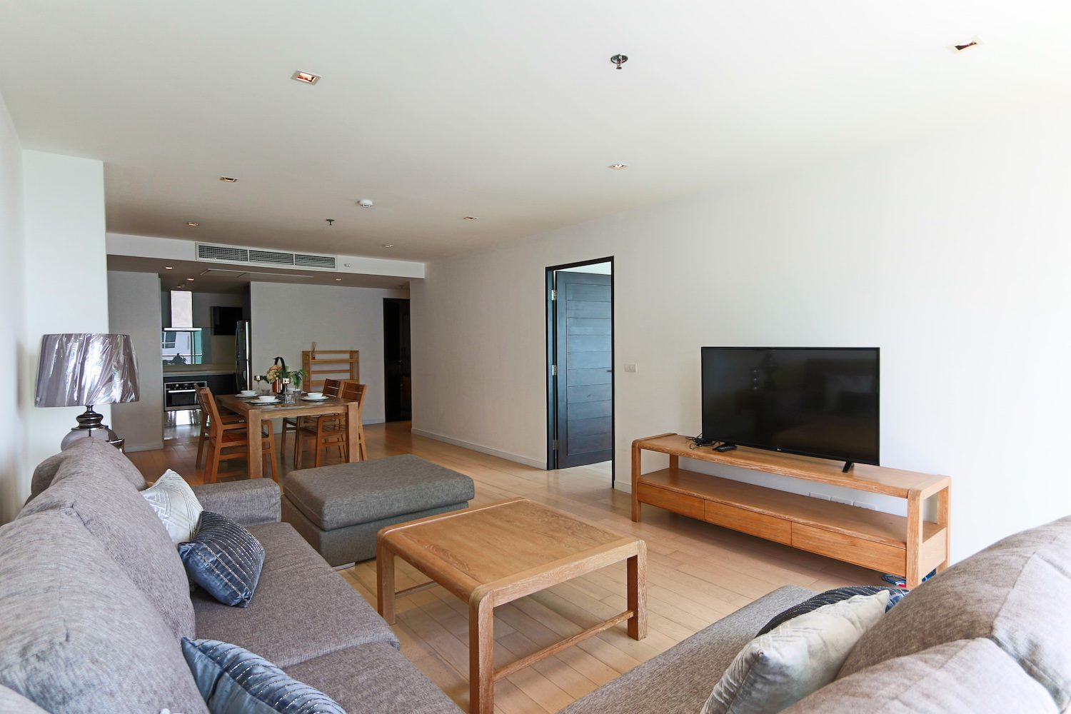Cozy two bedroom condo for rent in Thong lor