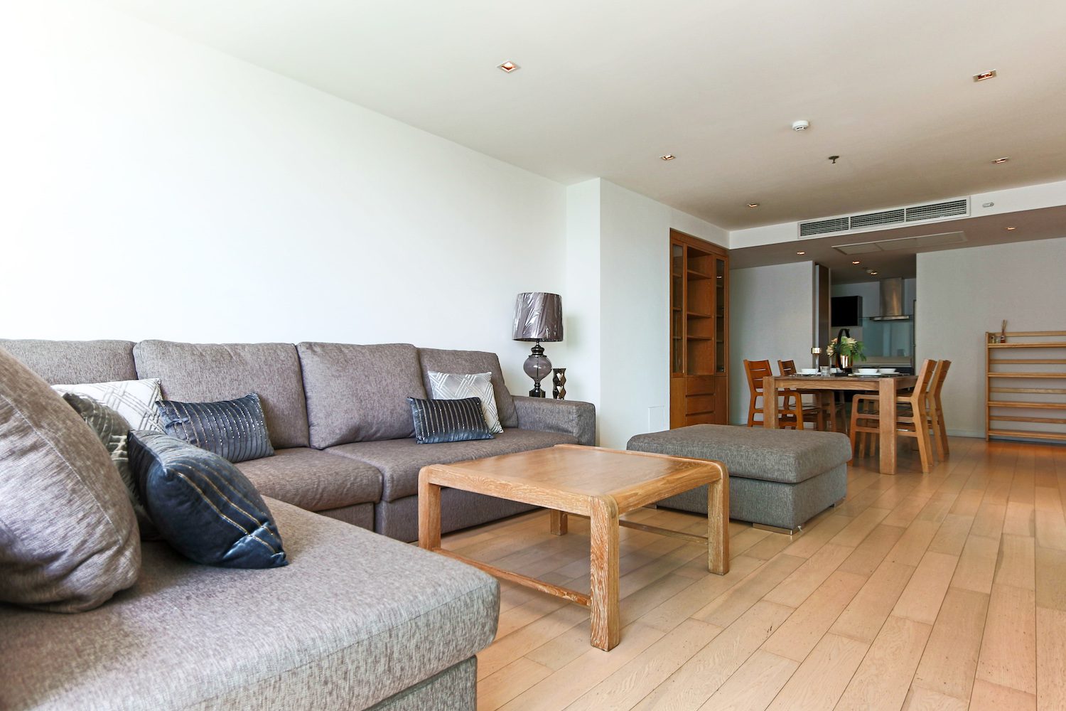 Cozy two bedroom condo for rent in Thong lor