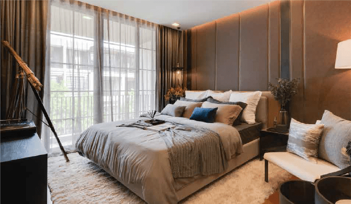 Prestigious Five Bedroom Townhouse for Sale in Phrom Phong