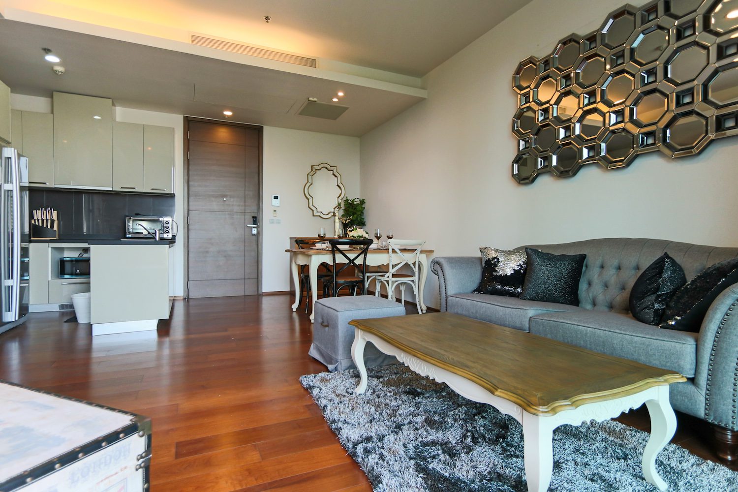Chic two bedroom condo for rent in Thong lor