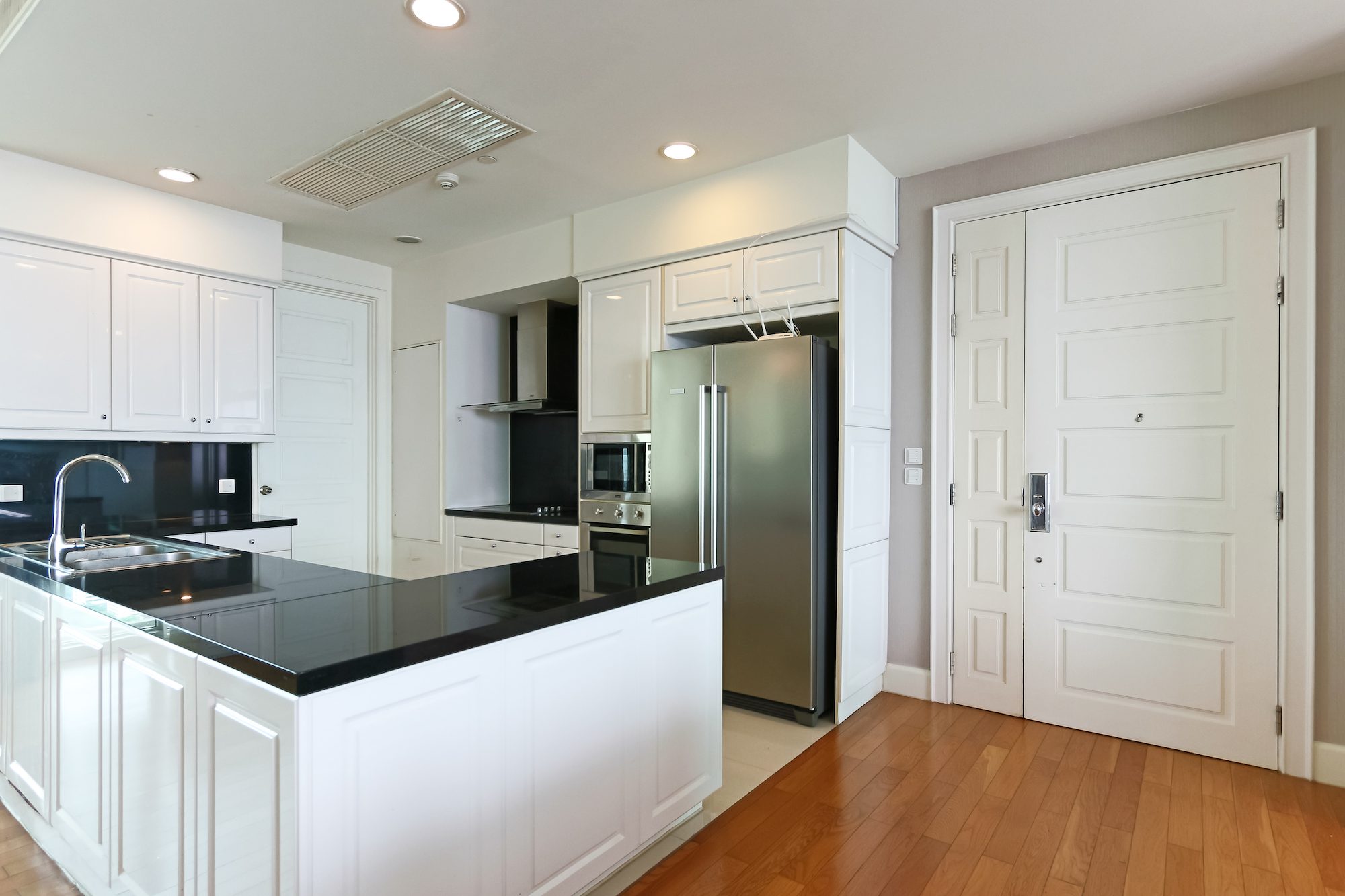 large-four-bedroom-condo-for-rent-and-for-sale-in-phrom-phong-9 Large Four Bedroom Condo for Rent and for Sale in Phrom Phong