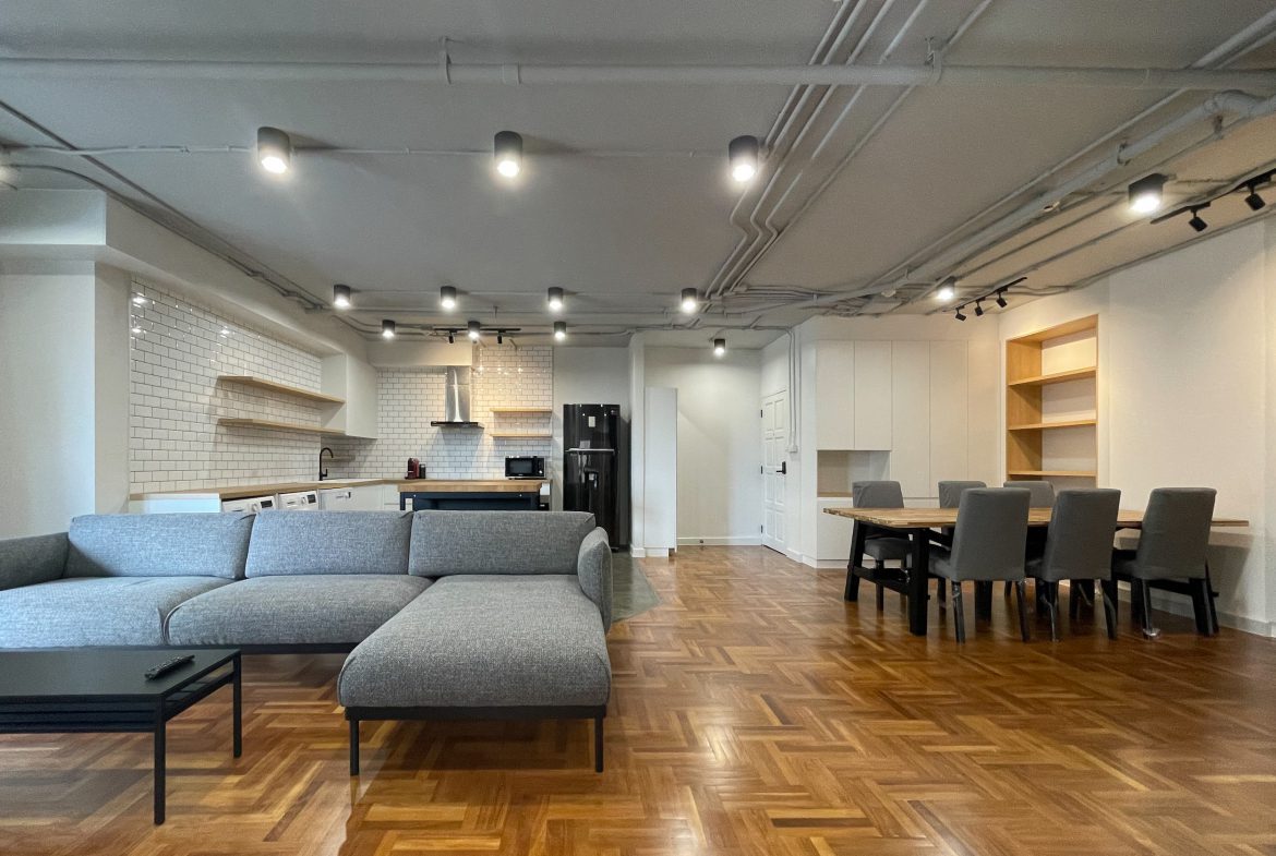 Renovated three bedroom condo for sale in Phrom phong
