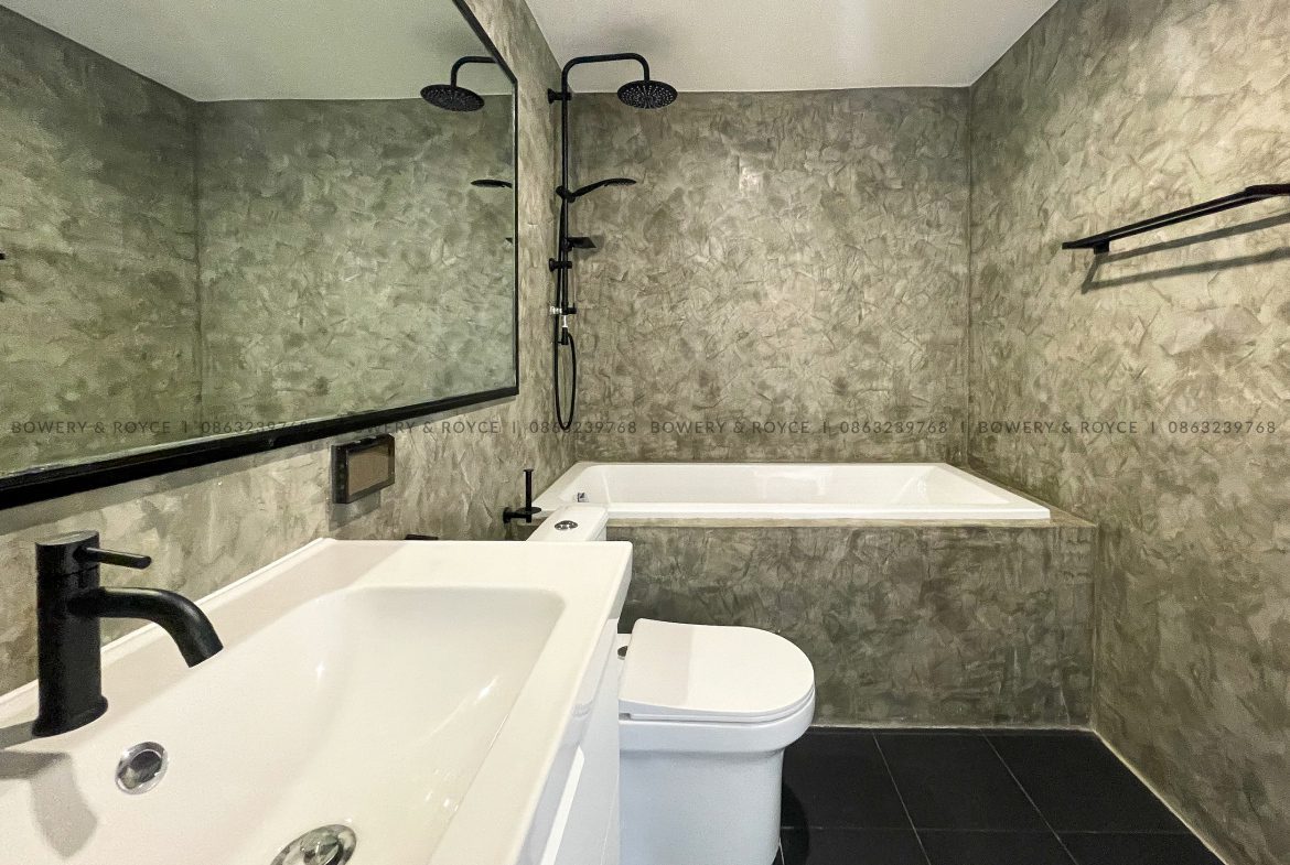 Renovated three bedroom condo for sale in Phrom phong