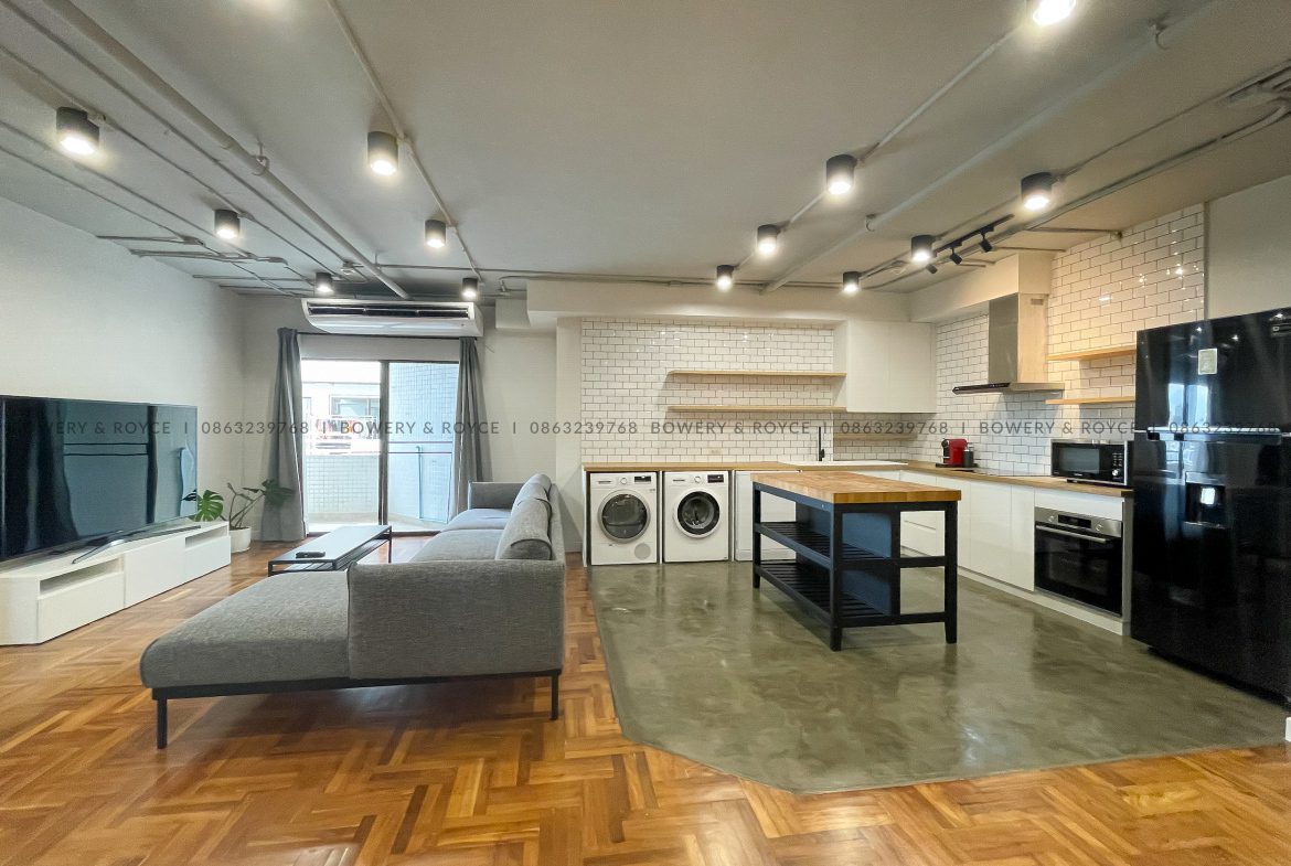 Renovated three bedroom condo for sale in Phrom phong