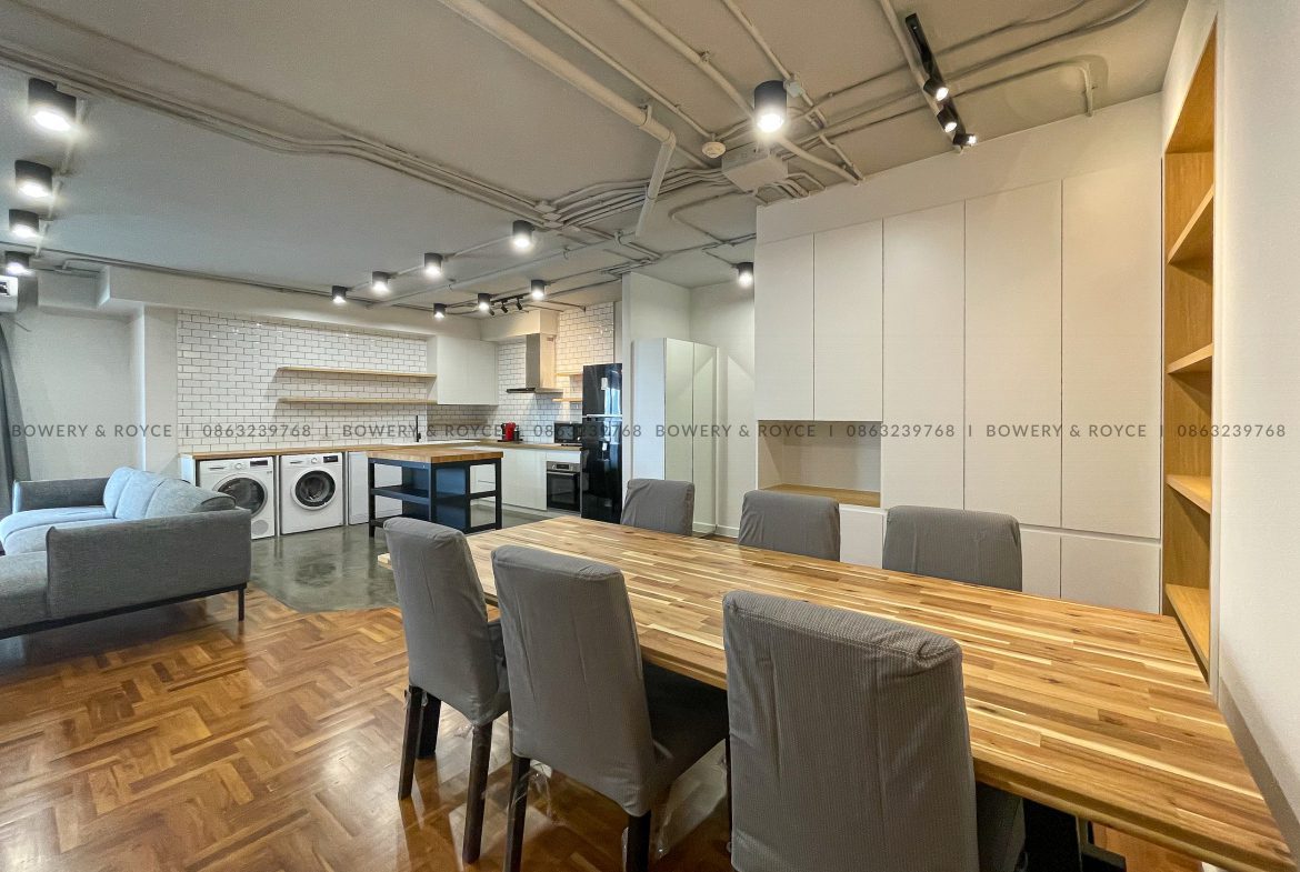 Renovated three bedroom condo for sale in Phrom phong