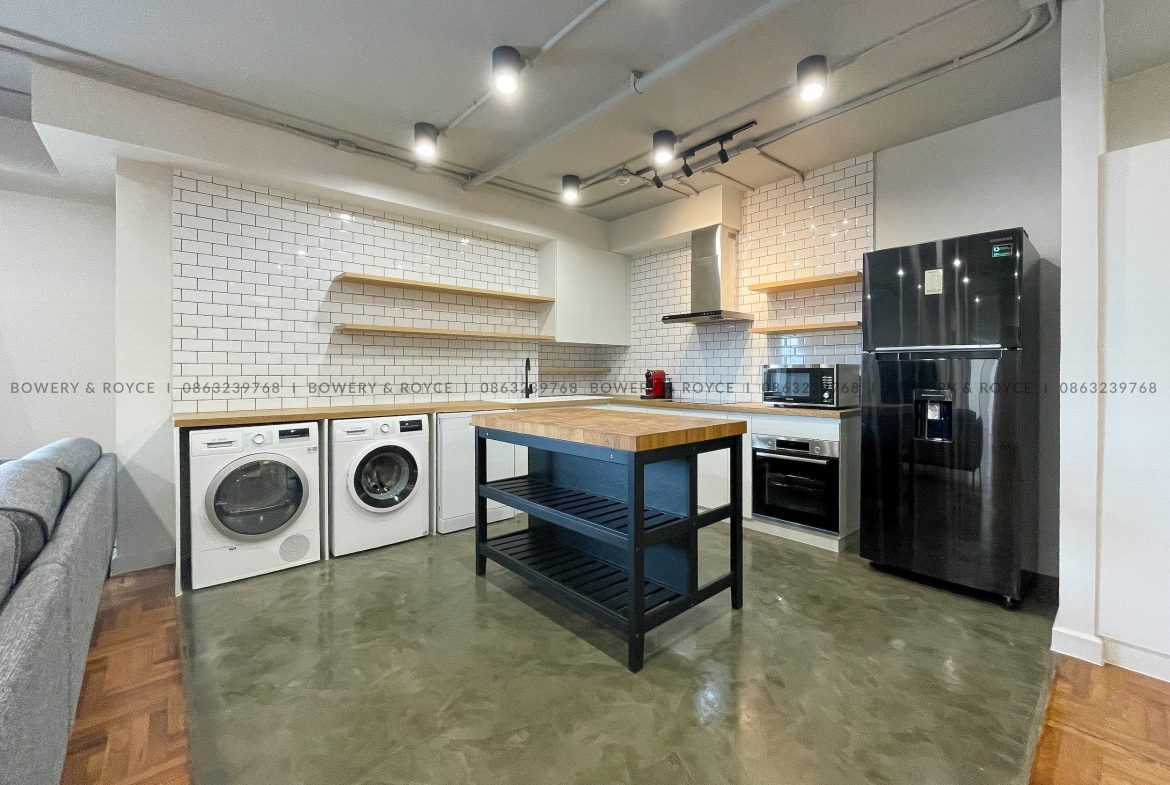 Renovated three bedroom condo for sale in Phrom phong