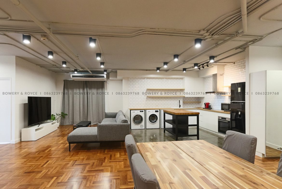 Renovated three bedroom condo for sale in Phrom phong