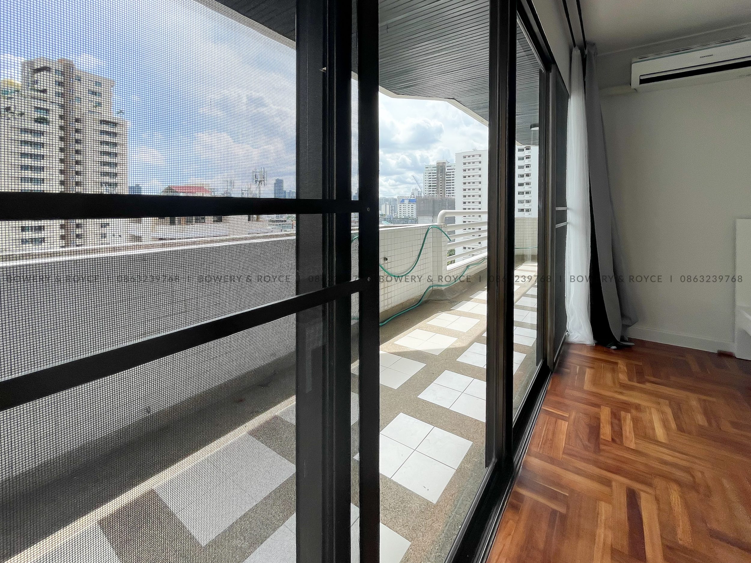 Renovated three bedroom condo for sale in Phrom phong