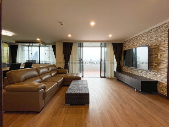Large Three Bedroom Condo for Sale in Phrom Phong