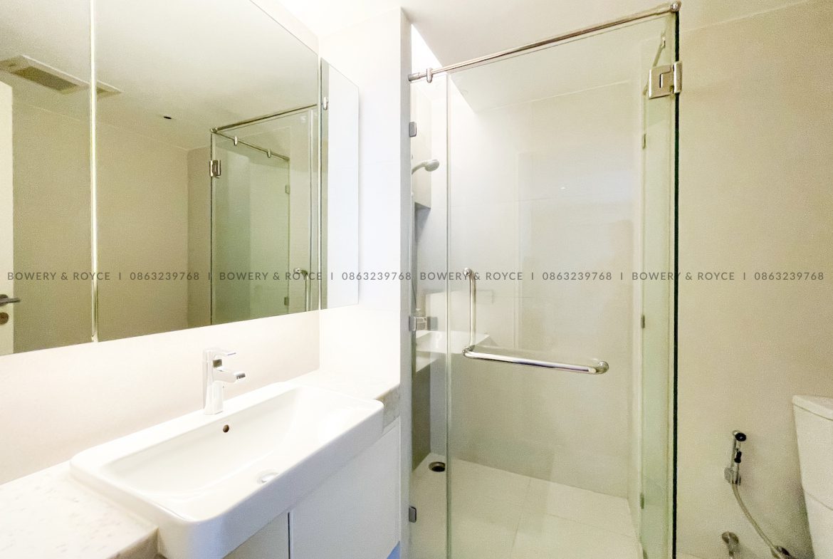 Modern three bedroom condo for rent in Thong Lor