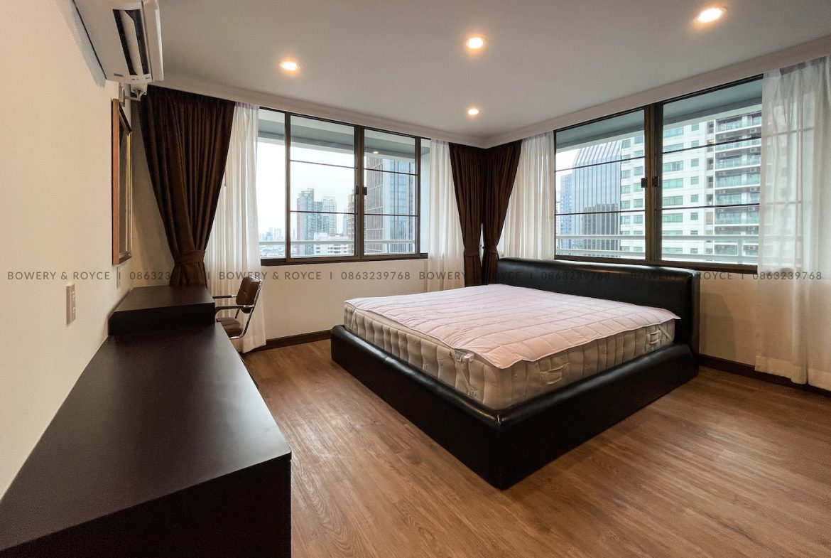 Large Three Bedroom Condo for Sale in Phrom Phong
