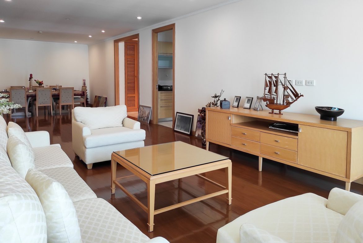 Pet friendly three bedroom apartment for rent in Phrom Phong
