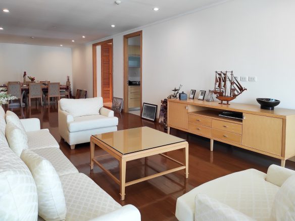 Pet friendly three bedroom apartment for rent in Phrom Phong