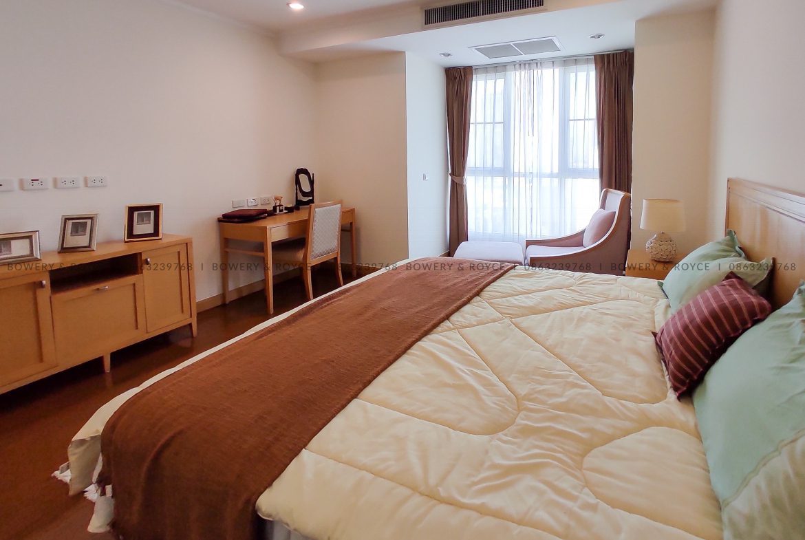 Pet friendly three bedroom apartment for rent in Phrom Phong