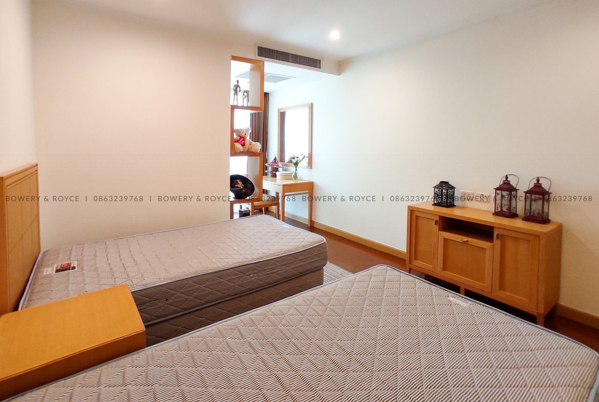 Pet friendly three bedroom apartment for rent in Phrom Phong