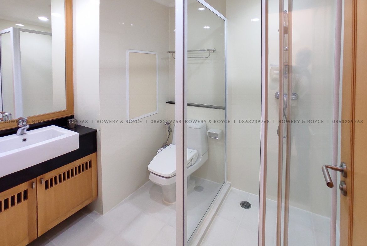 Pet friendly three bedroom apartment for rent in Phrom Phong