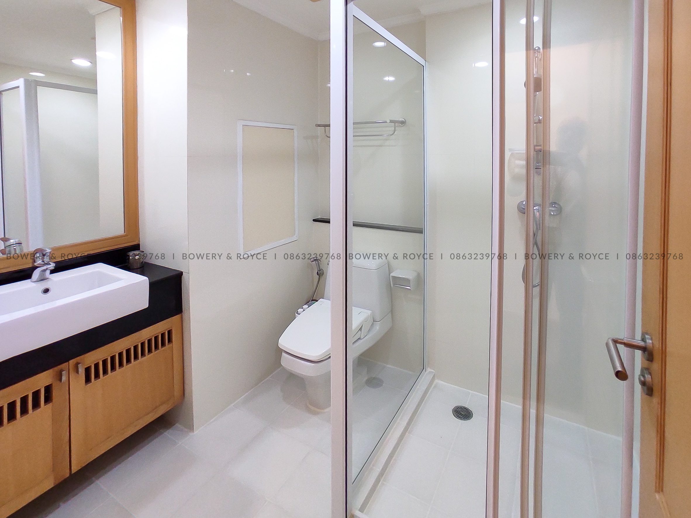 Pet friendly three bedroom apartment for rent in Phrom Phong