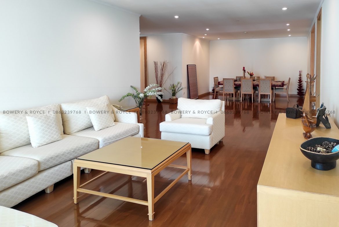Pet friendly three bedroom apartment for rent in Phrom Phong