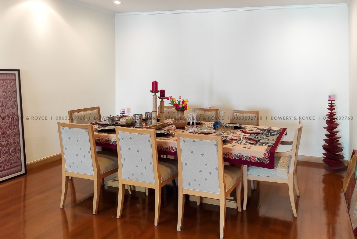 Pet friendly three bedroom apartment for rent in Phrom Phong