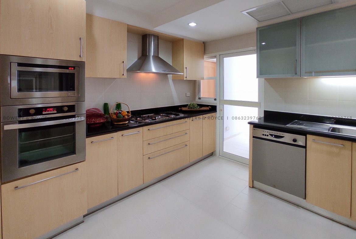 Pet friendly three bedroom apartment for rent in Phrom Phong