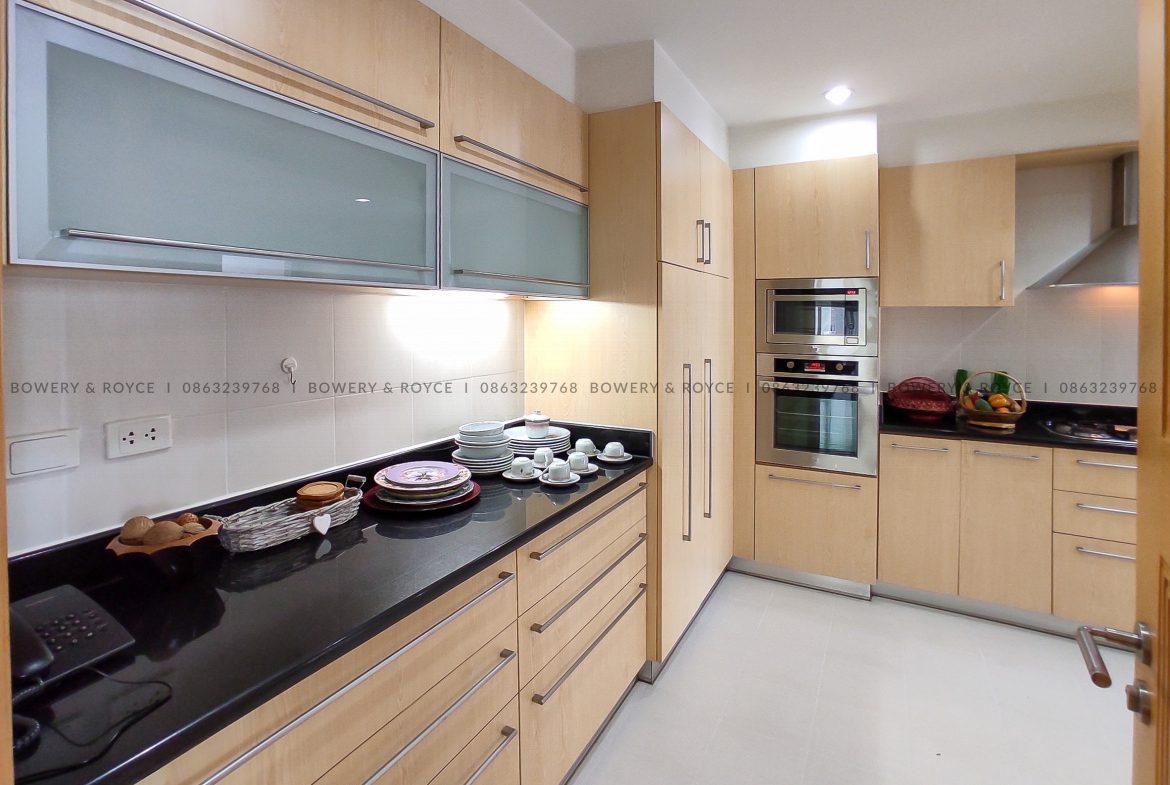 Pet friendly three bedroom apartment for rent in Phrom Phong