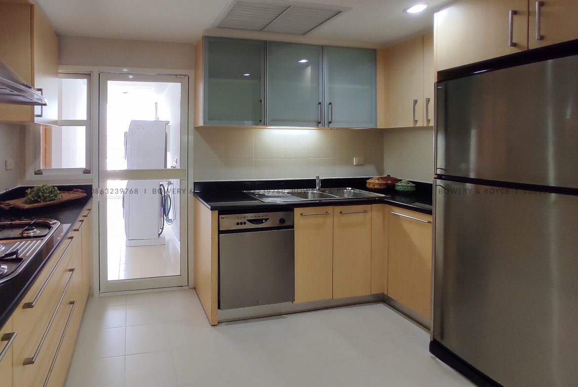 Pet friendly three bedroom apartment for rent in Phrom Phong