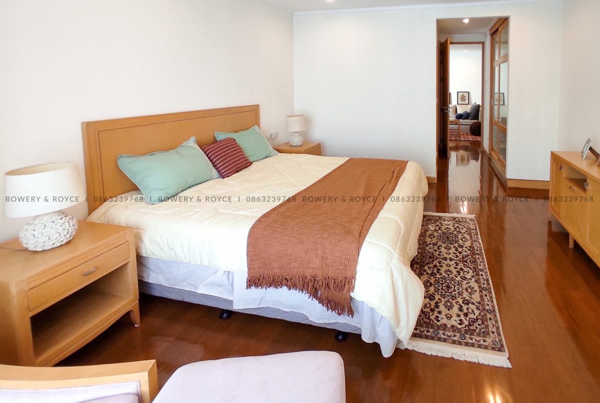 Pet friendly three bedroom apartment for rent in Phrom Phong