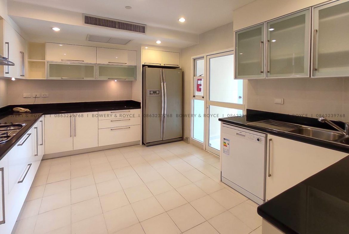 Spacious Three Bedroom Pet Friendly Apartment for Rent in Phrom Phong