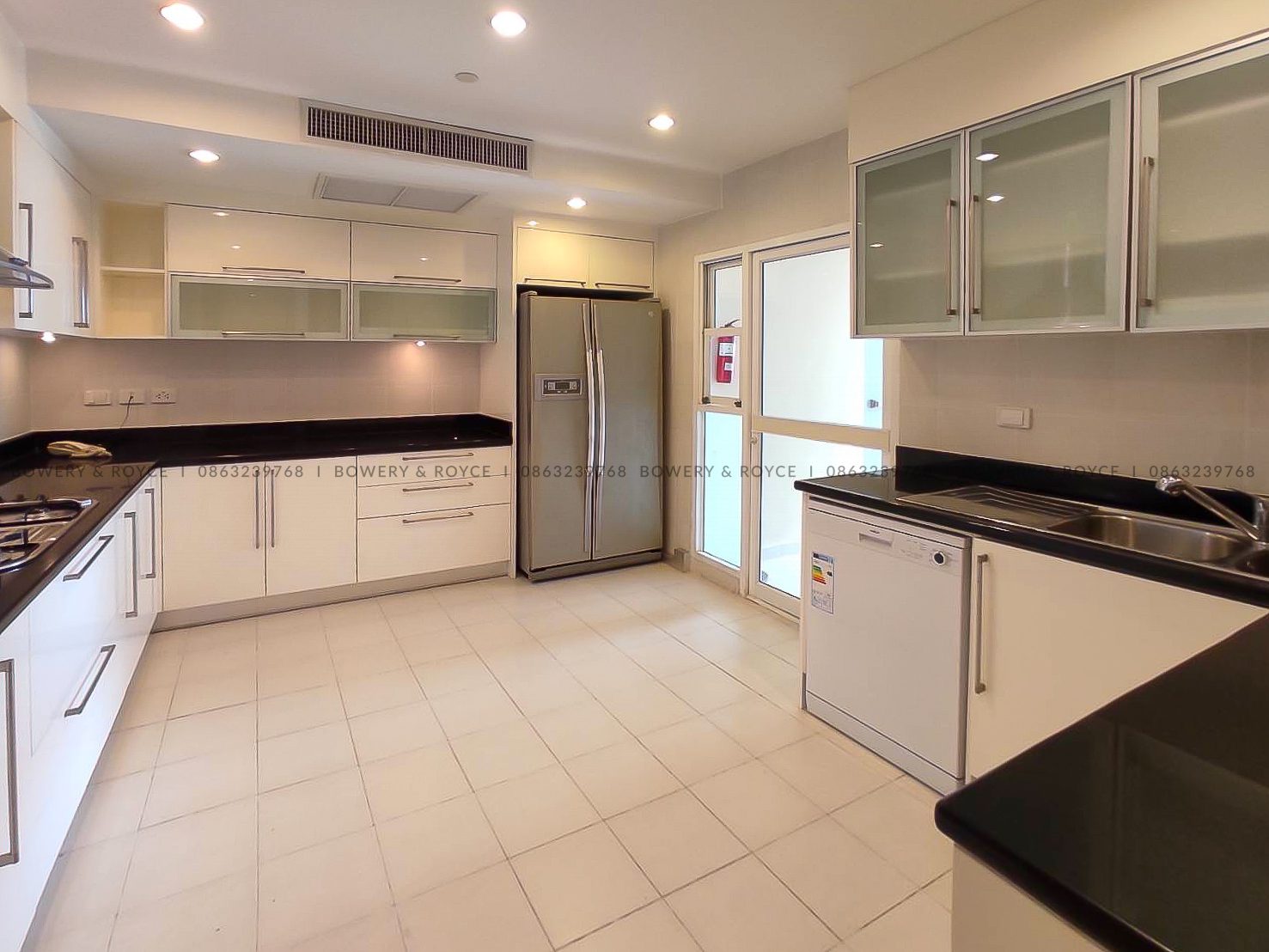 Spacious Three Bedroom Pet Friendly Apartment for Rent in Phrom Phong