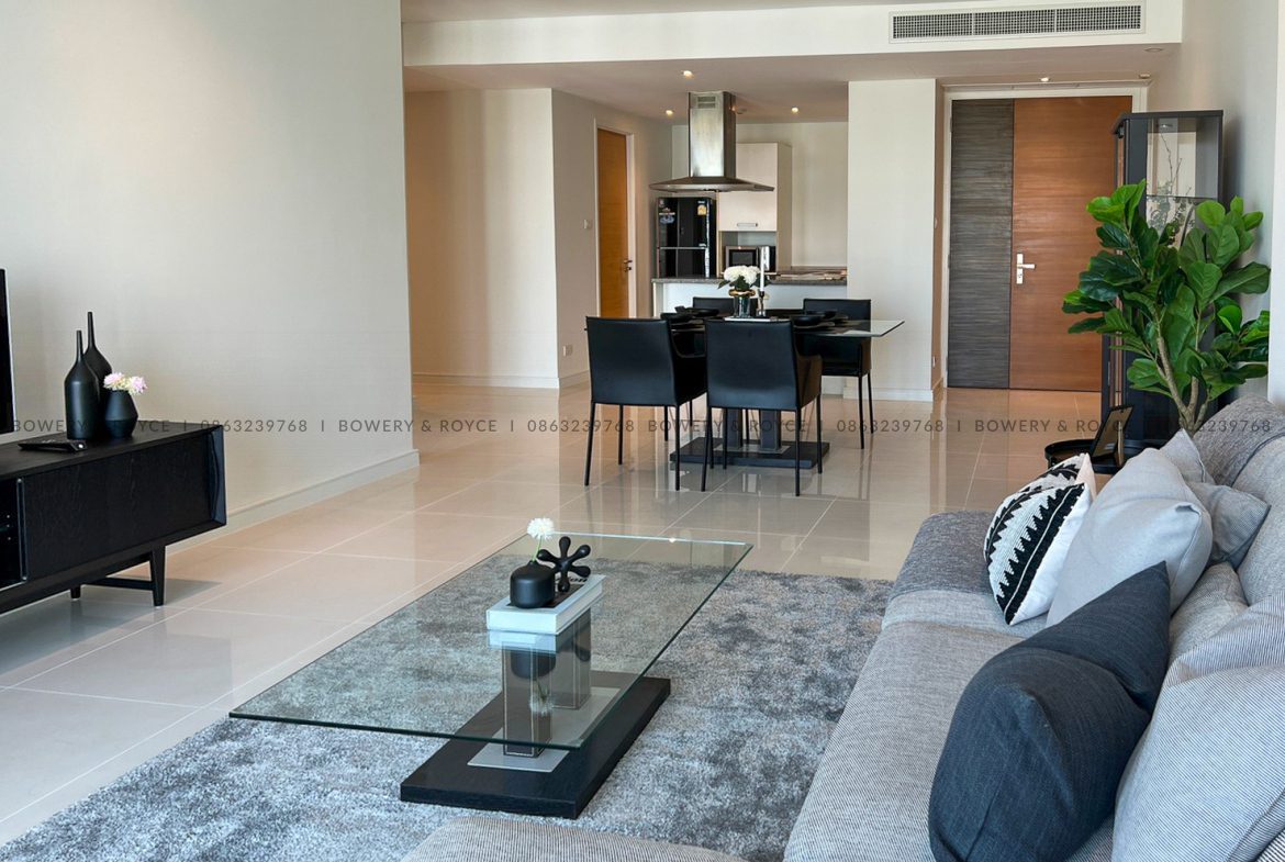 Chic & Stylish Two Bedroom Pet Friendly Condo for Rent in Ekkamai