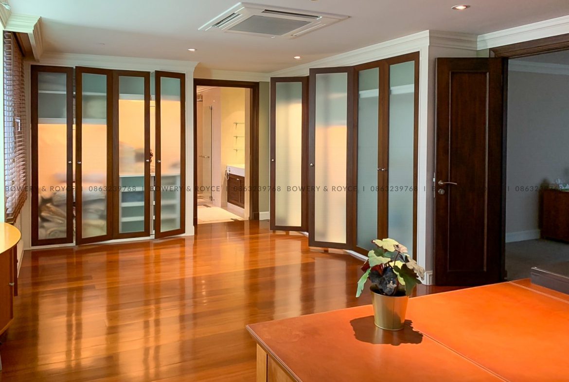 Over-sized Four Bedroom Penthouse For Sale in Asoke