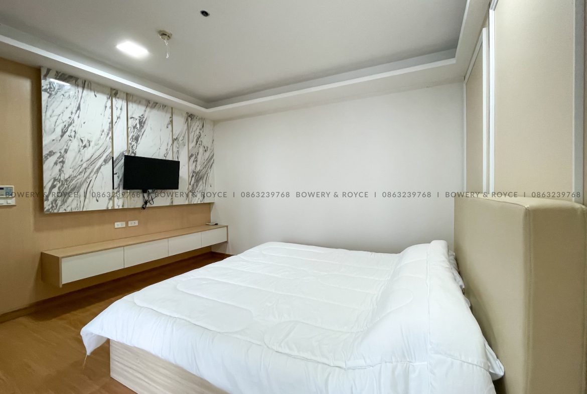 Beautiful Renovated Two Bedroom Condo for Rent in Thong Lor-1