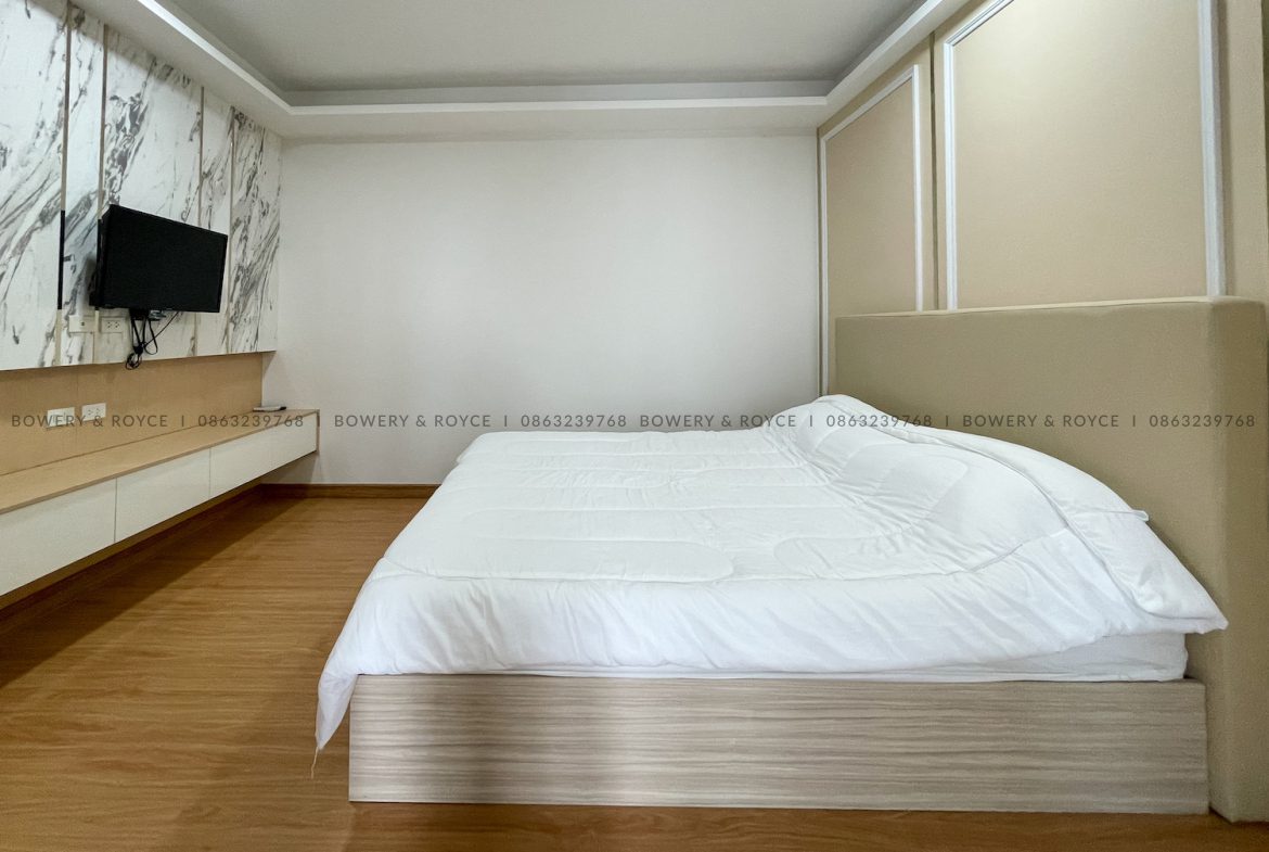 Beautiful Renovated Two Bedroom Condo for Rent in Thong Lor-1