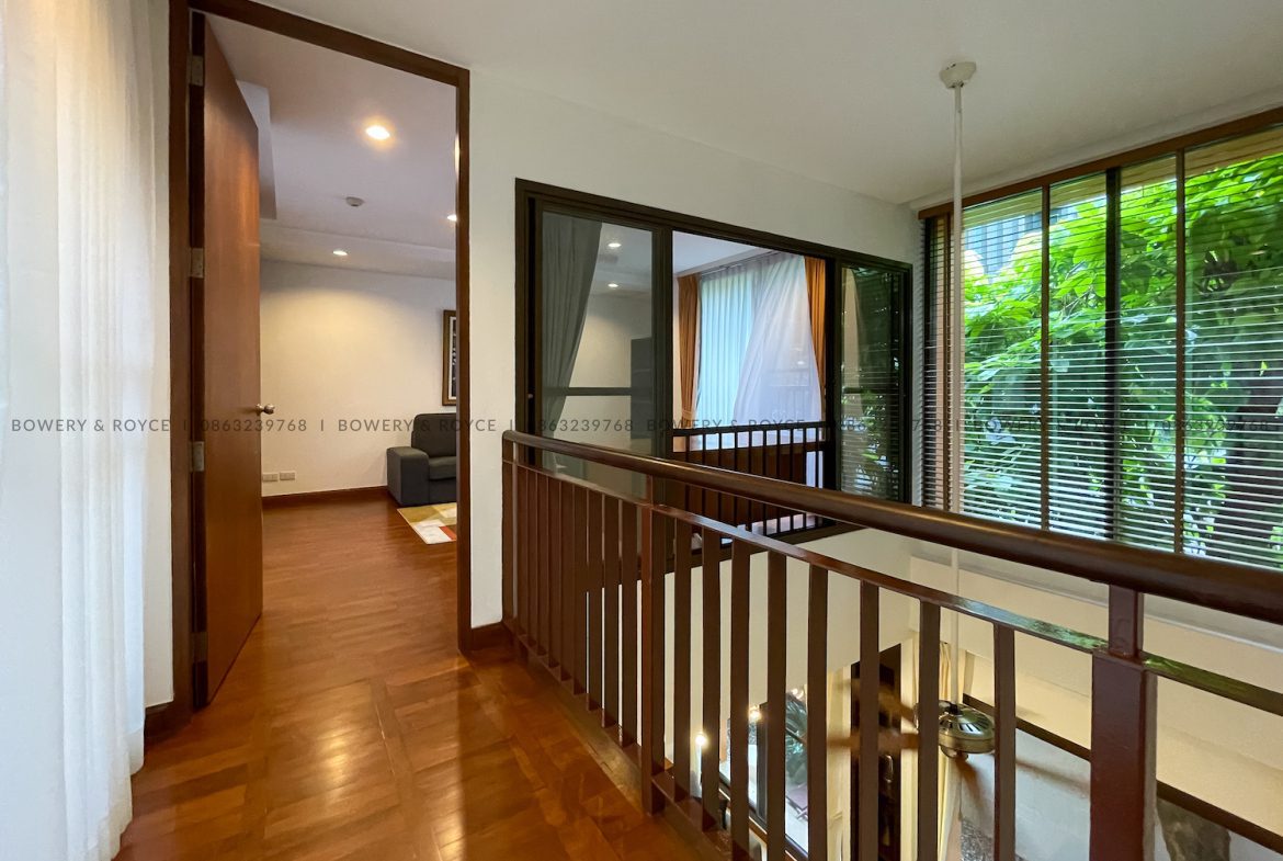 Stunning Three Bedroom Plus Study House for Rent in Phrom Phong