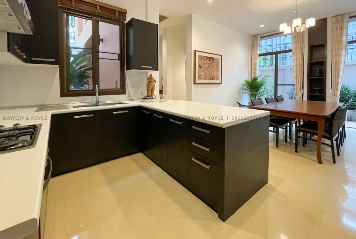 Stunning Three Bedroom Plus Study House for Rent in Phrom Phong