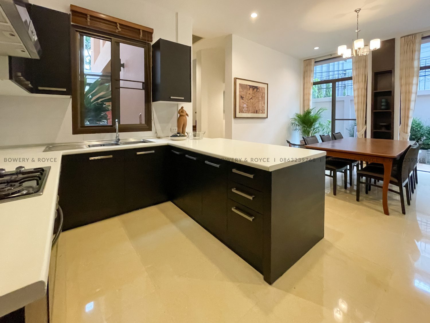Stunning Three Bedroom Plus Study House for Rent in Phrom Phong