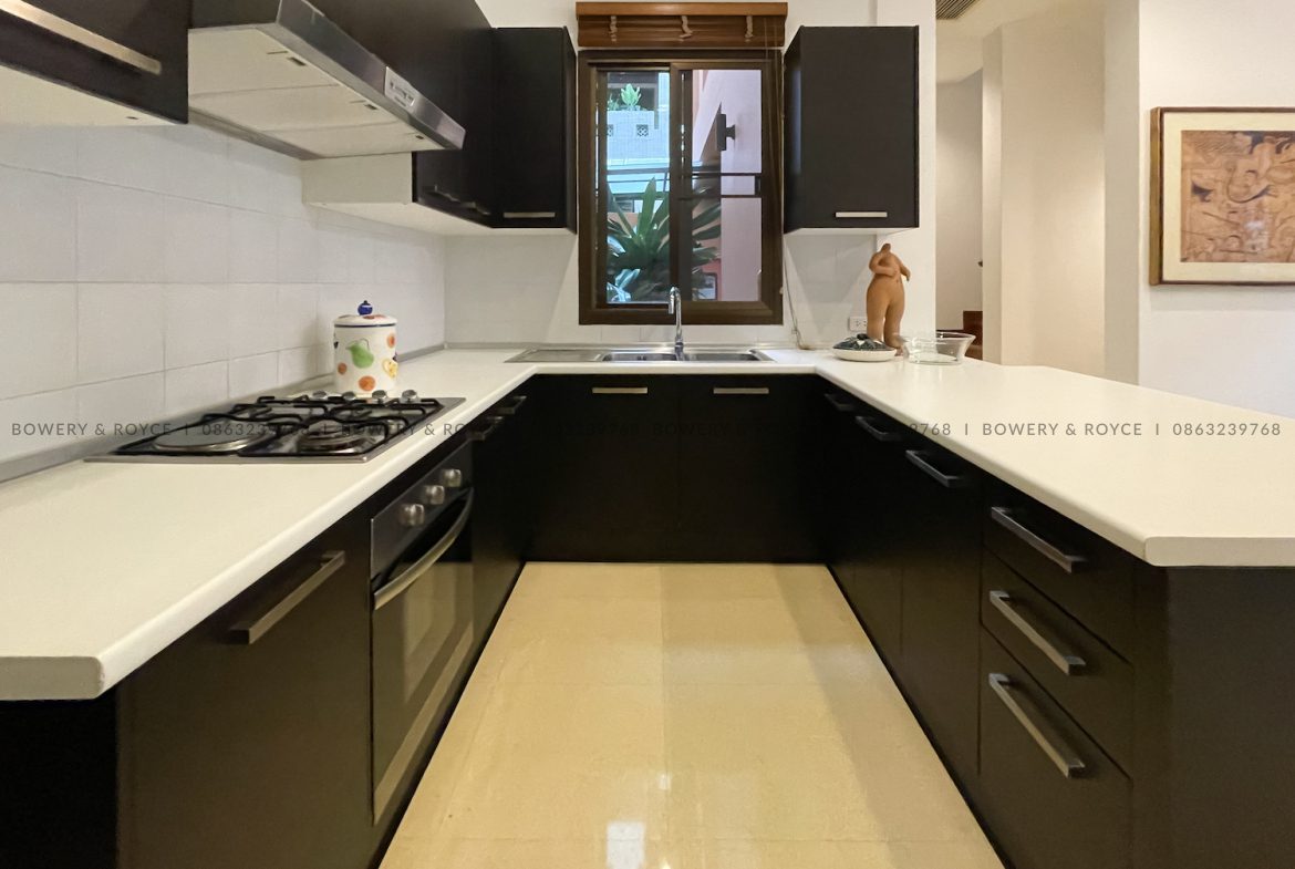 Stunning Three Bedroom Plus Study House for Rent in Phrom Phong