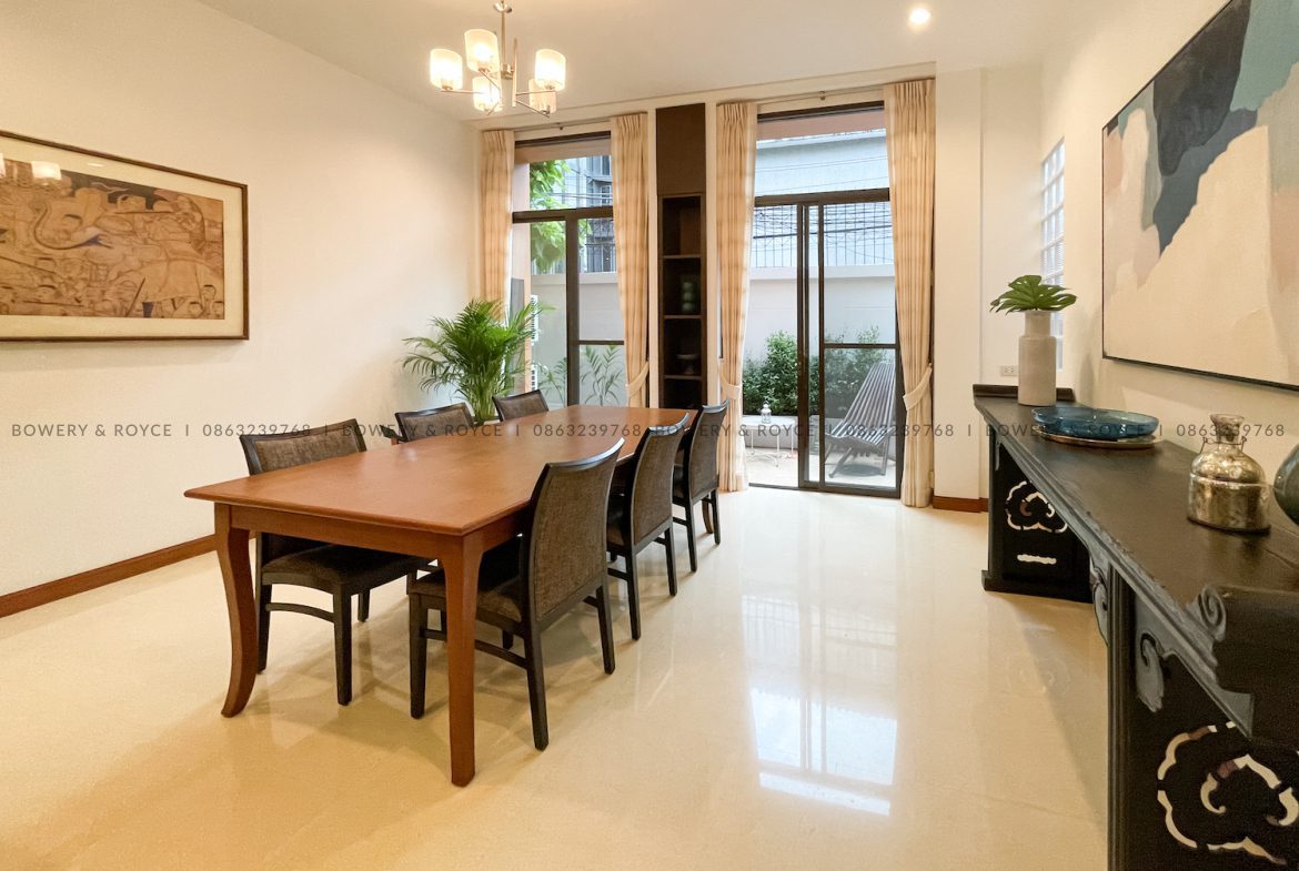 Stunning Three Bedroom Plus Study House for Rent in Phrom Phong