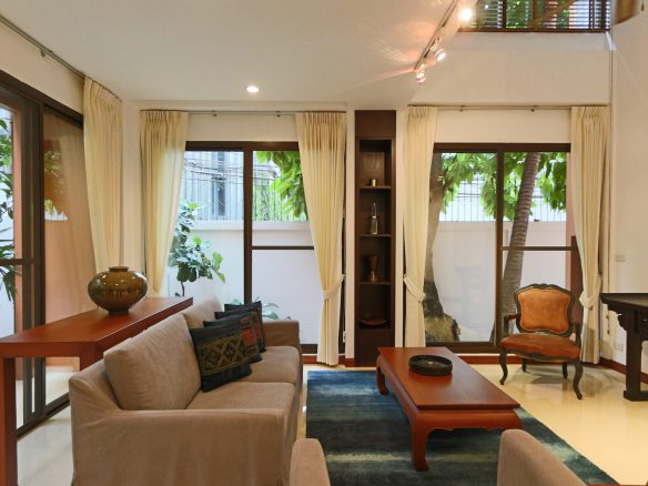 Stunning Three Bedroom Plus Study House for Rent in Phrom Phong