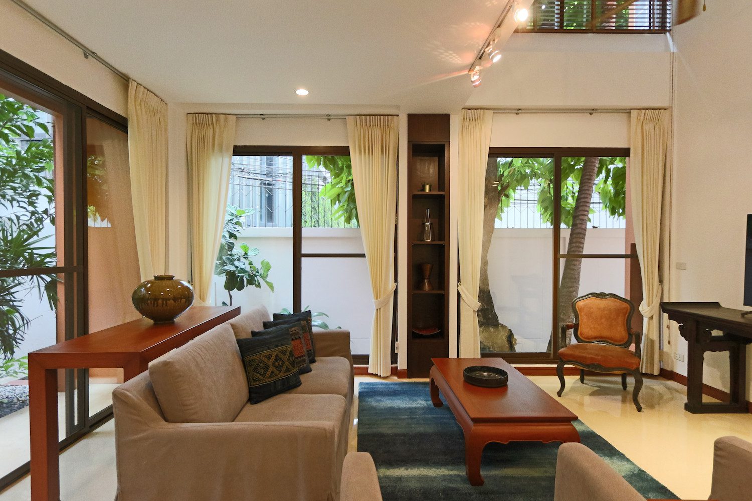 Stunning Three Bedroom Plus Study House for Rent in Phrom Phong
