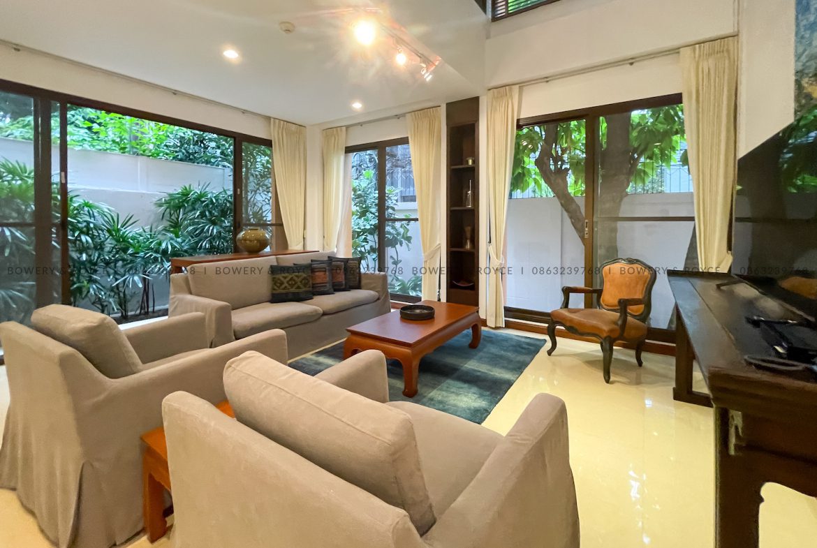 Stunning Three Bedroom Plus Study House for Rent in Phrom Phong
