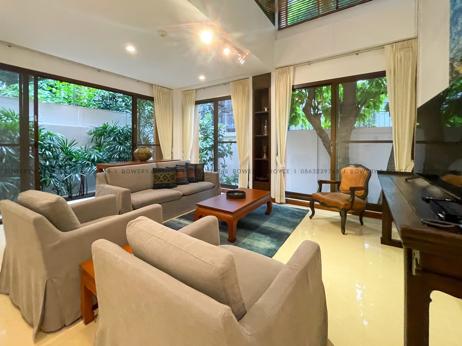 Stunning Three Bedroom Plus Study House for Rent in Phrom Phong