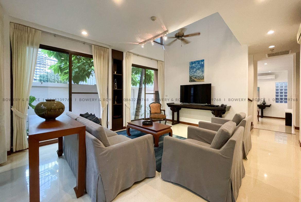 Stunning Three Bedroom Plus Study House for Rent in Phrom Phong