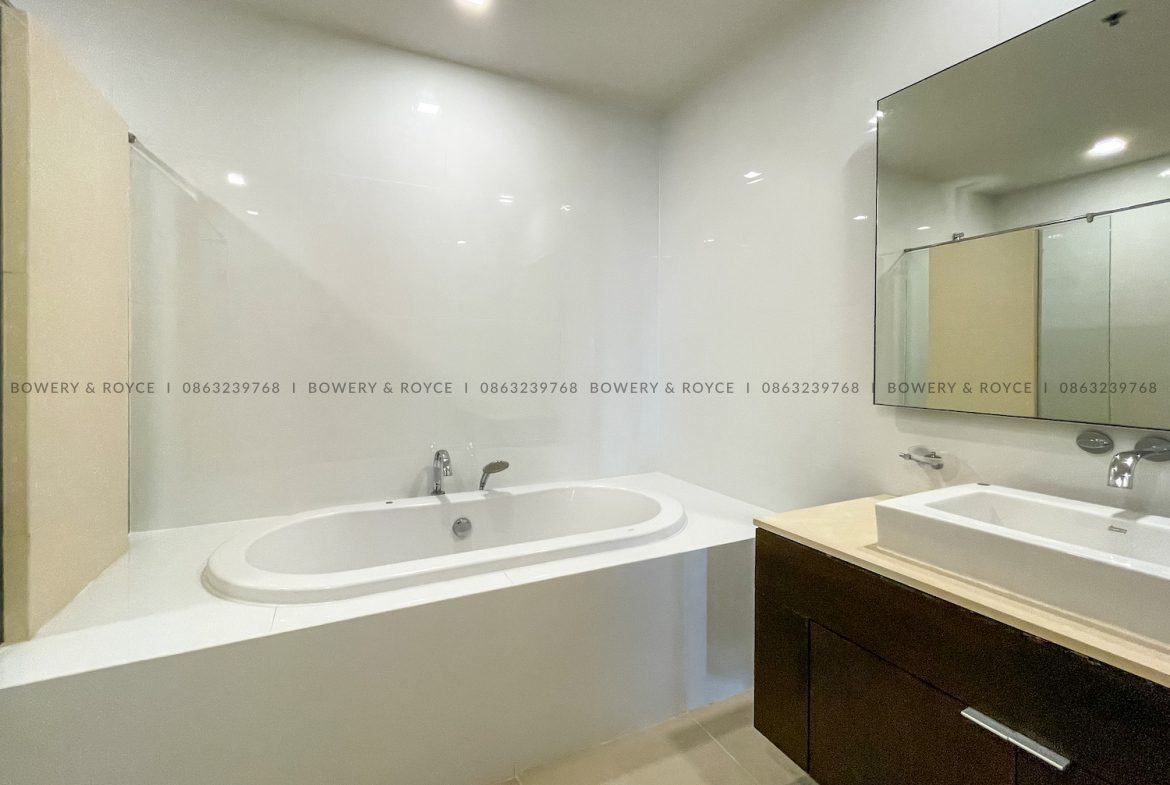 Two Bedroom Condo for Rent Close to BTS Phrom Phong