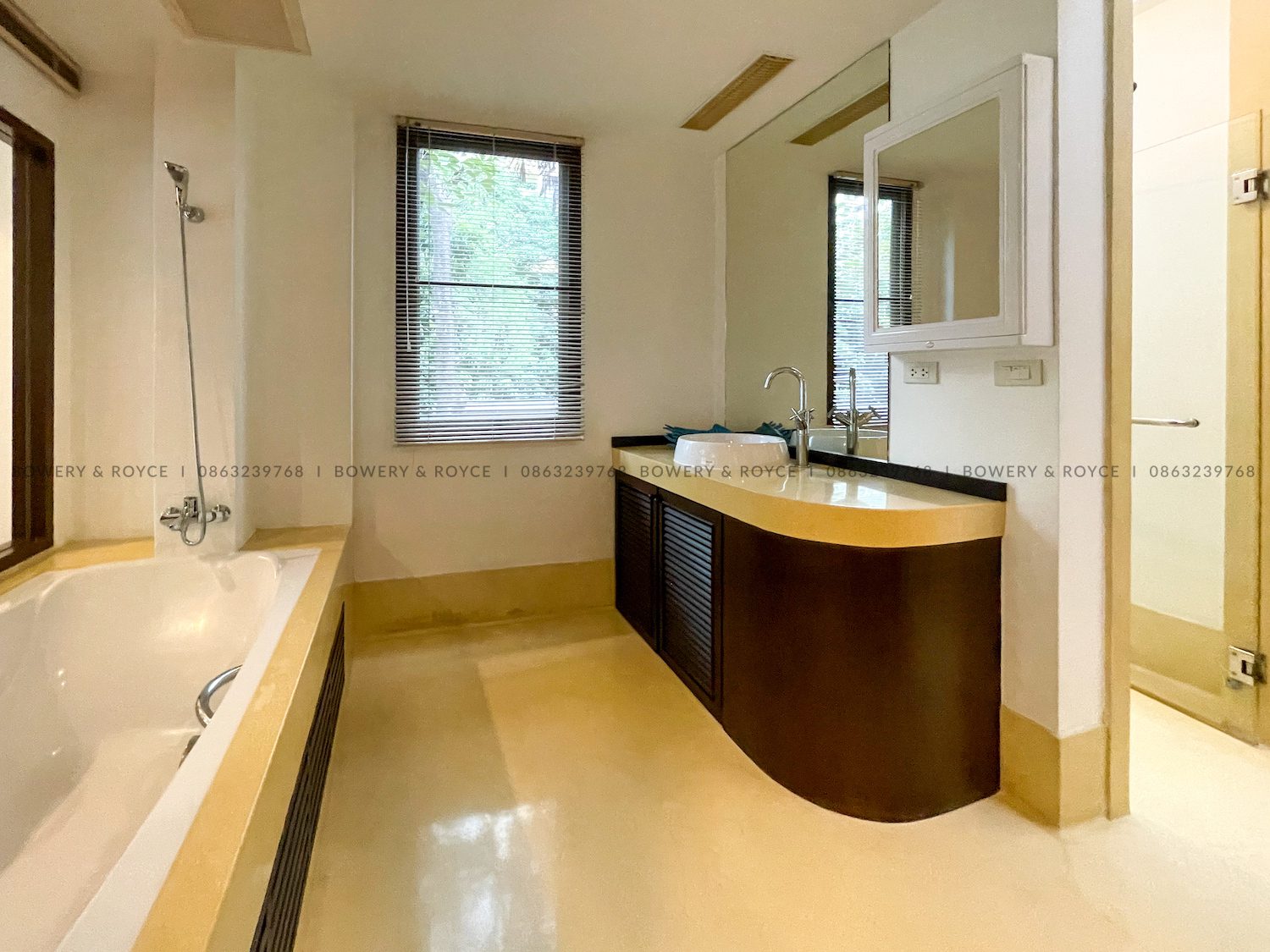Stunning Three Bedroom Plus Study House for Rent in Phrom Phong
