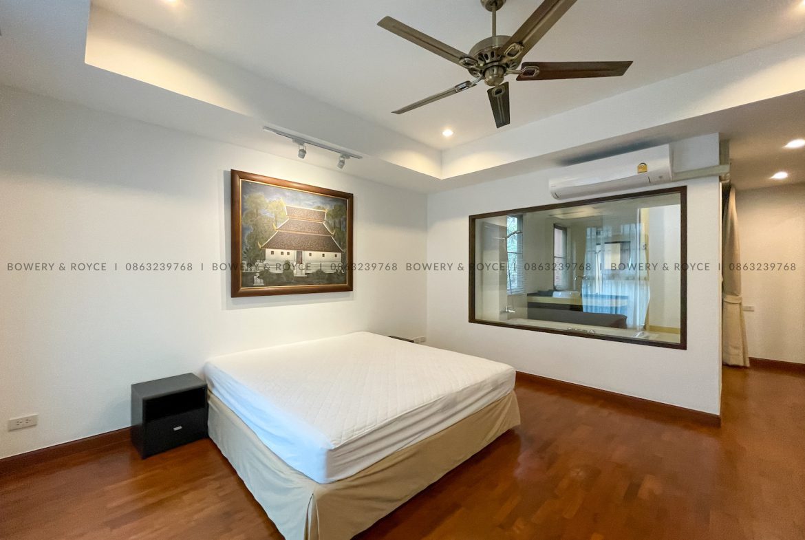 Stunning Three Bedroom Plus Study House for Rent in Phrom Phong