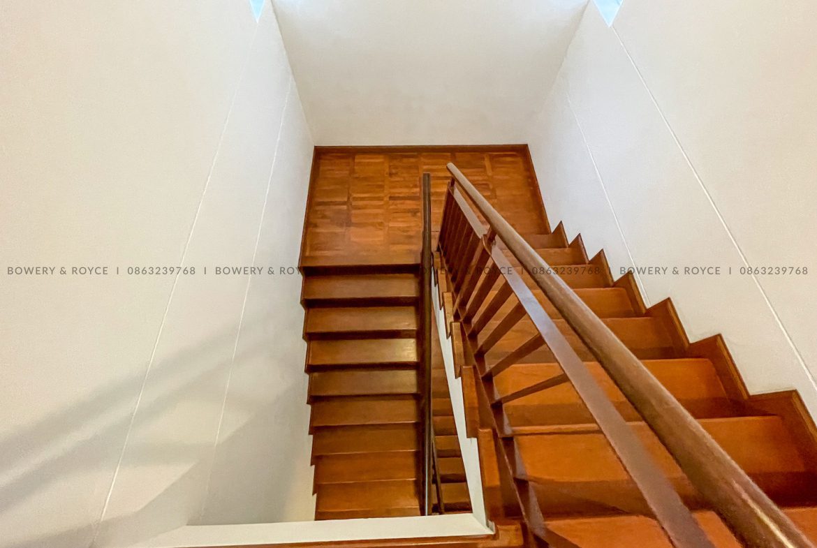 Stunning Three Bedroom Plus Study House for Rent in Phrom Phong